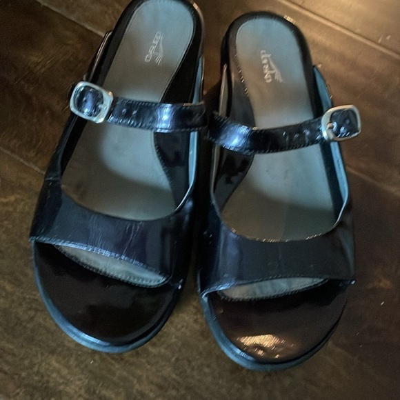 Dansko Sloane Style Sandals Size 7.5-8 Black Patent Leather Slipons - Picture 3 of 12